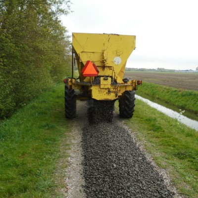 Drijfhout aanleggen schelpenpaden